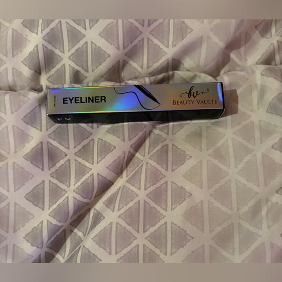 NWOT Beauty Vaulte Liquid Black Eyeliner - Picture 1 of 5